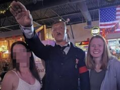 Hokejový tréner je vyhodený za to, že pózoval s mužom oblečeným ako nacista na halloweenskej párty, ktorá vyvolala zúrivosť Hokejová trénerka prišla o prácu po tom, čo sa na párty odfotila s mužom v nacistickej uniforme