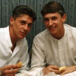 Gary Lineker a brat Wayne jedia ryby a hranolky