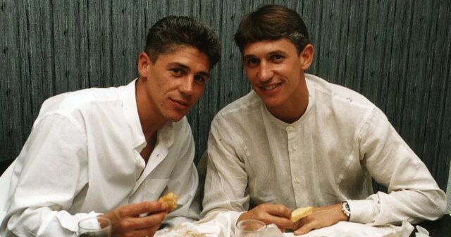 Gary Lineker a brat Wayne jedia ryby a hranolky