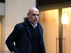 Howard Webb sa postavil pred súd, aby bojoval proti obvineniam rozhodkyne, že PGMOL zničil jej kariéru Šéf PGMOL Howard Webb sa údajne budúci týždeň postaví pred súd, aby bojoval proti obvineniam, že riadiaci orgán rozhodcov zničil kariéru rozhodkyne.