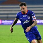 Hrá Ryan Williams v kvalifikačnom zápase Ázijského pohára AFC Bangladéš vs India?