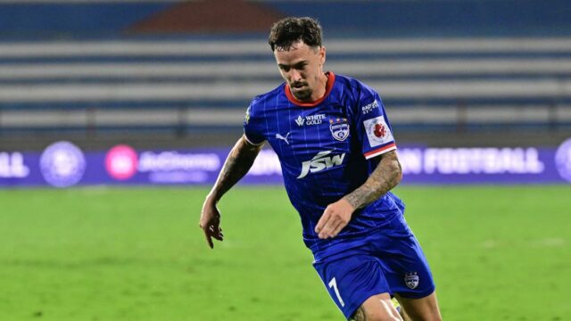 Hrá Ryan Williams v kvalifikačnom zápase Ázijského pohára AFC Bangladéš Hrá Ryan Williams v kvalifikačnom zápase Ázijského pohára AFC Bangladéš vs India?