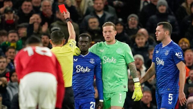 Hráč Evertonu vylúčený za facku spoluhráča Hráč Evertonu vylúčený za facku spoluhráča