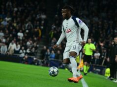 Hráč Premier League, ktorého futbalový agent „vyhrážal zbraňou“, bol uvedený vo vyhlásení klubu LONDÝN, SPOJENÉ KRÁĽOVSTVO - 4. NOVEMBRA: Destiny Udogie (13) z Tottenhamu v akcii počas futbalového zápasu Ligy majstrov UEFA medzi Tottenhamom a Kodaňou na štadióne Tottenham Hotspur 4. novembra 2025 v Londýne v Spojenom kráľovstve. (Foto: Rasid Necati Aslim/Anadolu cez Getty Images)