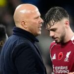 Hráči Liverpoolu „stratili vieru“ v Slotu Arneho „z hĺbky v bazéniku“.