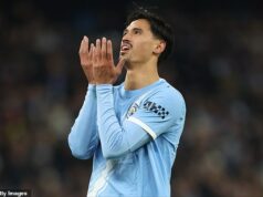 Hráči Manchestru City vyzvali, aby nepodliehali panike napriek žalostnej porážke s Bayerom Leverkusen, ktorá spôsobila nízku náladu v šatni. Stredopoliar Tijjani Reijnders povedal svojim spoluhráčom z Man City, že nesmú panikáriť napriek porážkam vo všetkých súťažiach.