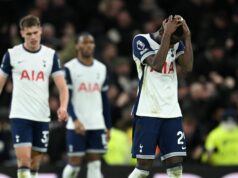 Hráči Tottenhamu reagovali na Mickyho van de Vena a Djed Spence snub hovorí za všetko Pape Matar Sarr z Tottenhamu Hotspur prejavuje skľúčenosť po tom, čo Enzo Fernandez z Chelsea strelil tretí gól svojho tímu