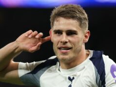 Hrdina Tottenhamu Micky van de Ven odhaľuje pravdu o Thomasovi Frankovi, ktorý „uškŕňa“ Djeda Spencea Hrdina Tottenhamu Micky van de Ven odhaľuje pravdu o Thomasovi Frankovi, ktorý „uškŕňa“ Djeda Spencea