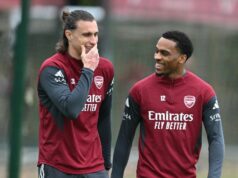 Hviezda Arsenalu ‚ignoruje žiadosť Mikela Artetu‘ po tom, čo dostala vášnivú správu Riccardo Calafiori z Arsenalu počas tréningu v Sobha Realty Training Center 3. novembra 2025 v London Colney, Anglicko