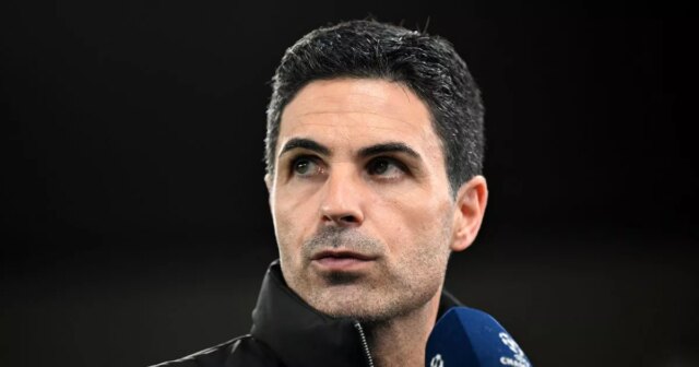 Mikel Arteta sa pozerá 