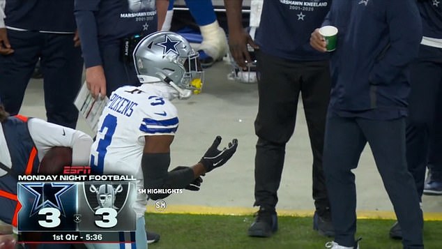 Hviezda Cowboys vybuchla na trénerov pri postrannej čiare po tom, Hviezda Cowboys George Pickens vybuchla na trénerskej stoličke počas Monday Night Football