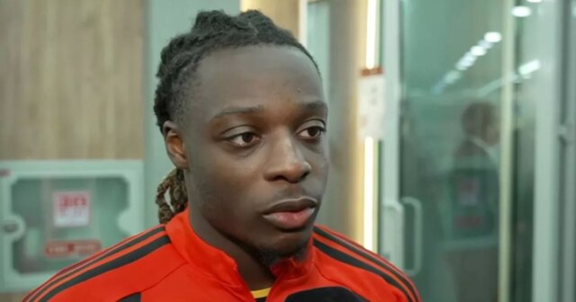 Hviezda Furious Man City kritizuje spoluhráčov a posiela šéfovi správu ASTANA, KAZACHSTAN - 15. NOVEMBRA: Jeremy Doku z Belgicka reaguje počas kvalifikačného zápasu MS 2026 medzi Kazachstanom a Belgickom v Astana Arene 15. novembra 2025 v Astane v Kazachstane. (Foto Denis Tyrin - UEFA/UEFA cez Getty Images)