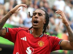 Hviezda Man Utd oslovila prestupové odkazy Realu Madrid – „dnes je mojou voľbou“ LONDÝN, ANGLICKO - 24. AUGUSTA: Leny Yoro z Manchestru United oslavuje gól Manchestru United, ktorý padol z vlastného gólu Fulhamu počas zápasu Premier League medzi Fulhamom a Manchestrom United v Craven Cottage 24. augusta 2025 v Londýne v Anglicku. (Foto Charlotte Wilson/Offside/Offside cez Getty Images)