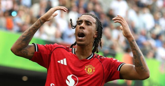 Hviezda Man Utd oslovila prestupové odkazy Realu Madrid – „dnes LONDÝN, ANGLICKO - 24. AUGUSTA: Leny Yoro z Manchestru United oslavuje gól Manchestru United, ktorý padol z vlastného gólu Fulhamu počas zápasu Premier League medzi Fulhamom a Manchestrom United v Craven Cottage 24. augusta 2025 v Londýne v Anglicku. (Foto Charlotte Wilson/Offside/Offside cez Getty Images)