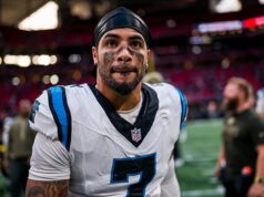 Hviezda NFL ZAKÁZANÁ po tom, čo udrela rivala do slabín v škaredých scénach na konci pondelkového nočného futbalu Bezpečnosť Panthers Tre'von Moehrig bol suspendovaný na jeden zápas za udretie hráča 49ers