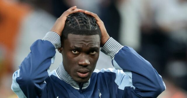 Hviezde Tottenhamu Yvesovi Bissoumovi ukradli z bankového účtu viac ako Yves Bissouma z Tottenhamu sa stal údajnou obeťou v prípade podvodu