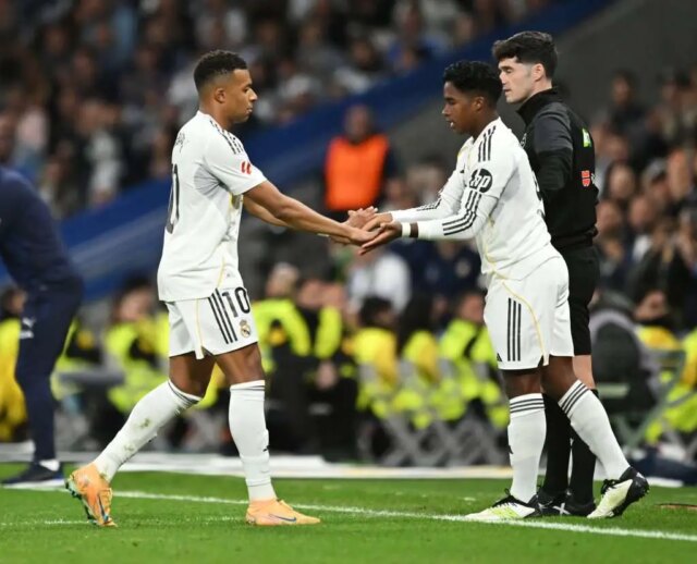 Hviezdy Ardy, Bellinghamu a Realu Madrid podporujú Endricka po súboji vo Valencii
