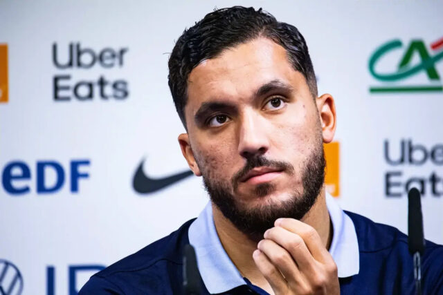 Ibrahima Konate prijíma Rayana Cherkiho po zlyhaní Floriana Wirtza v Download app from appStore