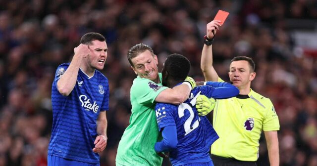 Idrissa Gueye prerušila mlčanie o fackovaní spoluhráča z Evertonu vs Man Utd | Futbal | Šport
