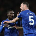 Idrissa Gueye sa verejne ospravedlnil po jeho trápnom vylúčení na Old Trafford.