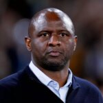 Patrick Vieira hlavný tréner Genoa CFC sleduje počas zápasu Serie A Enilive medzi SSC Neapol a Janov CFC na štadióne Diego Armando Maradona 11. mája 2025 v Neapole v Taliansku (Foto Giuseppe Maffia/NurPhoto cez Getty Images)