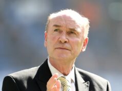 Ikona Chelsea zanechá manželke obrovskú sumu ako deti, ktoré dostali FA Cup a európske medaily víťazov Bývalý hráč Chelsea John Dempsey v polčase