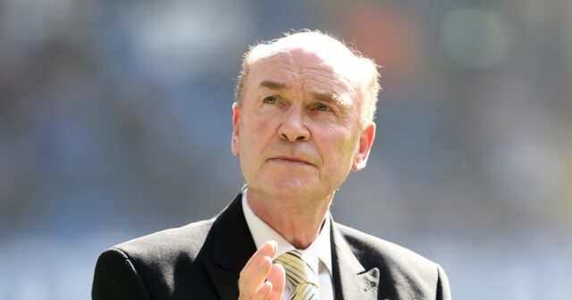 Bývalý hráč Chelsea John Dempsey v polčase 