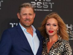 Ikona Man Utd sa vydala za modelku Playboya, ktorá sa jej počas rande spýtala: „Aký si slávny“. Bývalý dánsky brankár Peter Schmeichel (vľavo) a Laura von Lindholm prichádzajú na zelený koberec pred udeľovaním cien The Best FIFA Football Awards - Show v Royal Festival Hall 24. septembra 2018 v Londýne, Anglicko