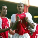 Robbie Keane z Tottenhamu Hotspur oslavuje svoj štvrtý gól počas zápasu Barclays Premier League medzi Tottenhamom Hotspur a Burnley na White Hart Lane 26. septembra 2009 v Londýne v Anglicku.