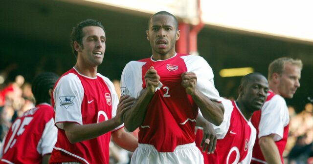 Ikona Tottenhamu ma roztrhala viac ako Drogba a Henry – Robbie Keane z Tottenhamu Hotspur oslavuje svoj štvrtý gól počas zápasu Barclays Premier League medzi Tottenhamom Hotspur a Burnley na White Hart Lane 26. septembra 2009 v Londýne v Anglicku.