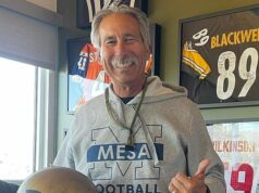 Ikonický futbalový tréner a hviezda Last Chance U John Beam zomrel vo veku 66 rokov po tom, čo bol zastrelený v univerzitnom kampuse Legendárny futbalový tréner John Beam zomrel vo veku 66 rokov po strele v Oaklande