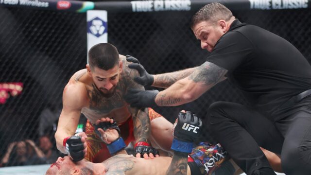 "Ilia Topuria najšikovnejší chlapík v zmiešaných bojových umeniach" "Ilia Topuria najšikovnejší chlapík v zmiešaných bojových umeniach"