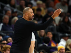 Ime Udoka konfrontuje Suns Fan kvôli hecovaniu ‚LeBron Owns You‘ po víťazstve Rockets‘ Road vo Phoenixe logo pochodového šialenstva