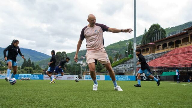 Indický ženský futbalový tlak: Vo vnútri myslenia trénera Joakima Alexanderssona lightbox-info