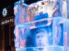 Inštalácia Colea Palmera ohromuje fanúšikov pred triumfom Chelsea proti Barcelone na Stamford Bridge Predstavenie Palmerovej karty, ktorú predstavil Topps, značka zberateľských kariet Fanatics Collectibles, bolo výnimočným momentom pred zápasom pre veľké davy, ktoré prilákala počas celého večera.