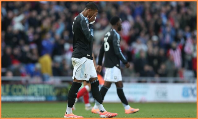 Inter Miláno sleduje obrancu Aston Villy Ezriho Konsu Ezri Konsa reaguje počas prehry Aston Villy s Liverpoolom