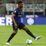 Inter vs AC Miláno – Holandský obranca „takmer“ vyradený pre nedeľné derby: veteránsky stredopoliar by mohol zostaviť zostavu na zápas