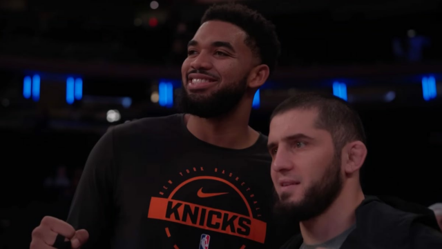 Islam Machačev navštevuje zápas Knicks
