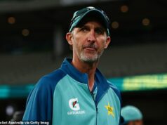 JASON GILLESPIE: Viem, akú do očí bijúcu chybu robia anglickí nadhadzovači – a Travis Head mi povedal, že tiež nemôže uveriť tomu, čo vidí. Ale tu je návod, ako to môžu opraviť, aby sa dostali späť do boja s Ashes Jason Gillespie si myslí, že taktika Anglicka bombardovať Travisa Heada loptičkami v polovici ihriska bola veľká chyba