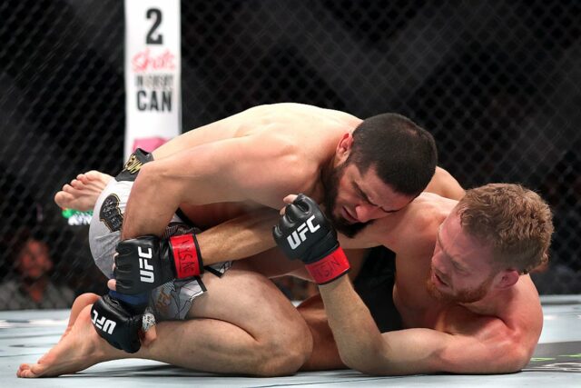 Jack Della Maddalena prerušila mlčanie o prehre titulu v UFC Jack Della Maddalena (vpravo) bol prekonaný dominantným Islamom Machačevom (Getty Images)
