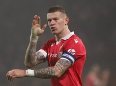 James McClean priznáva, že udrel fanúšika Cardiffu, keď zdvihol veko na parkovisku James McClean z Wrexhamu