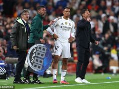 Jamie Carragher obviňuje Trenta Alexandra-Arnolda z oklamania fanúšikov Liverpoolu po tom, čo mlčal o svojej budúcnosti pred príchodom do Realu Madrid Pravý obranca nastúpil v 81. minúte pre Ardu Gulera za očakávaného pískania a pískania, ktoré nasledovalo po každom jeho ďalšom dotyku, keď Real Madrid prehral s Liverpoolom 1:0.