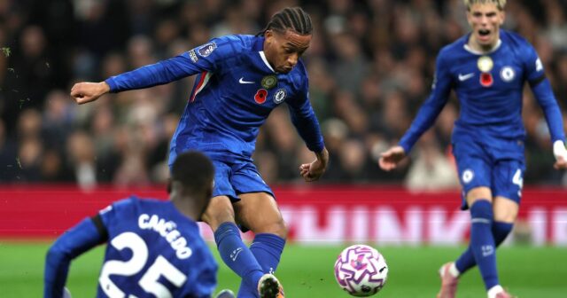 Joao Pedro strieľa gól