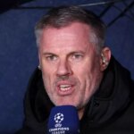 Jamie Carragher pred televíznou kamerou.