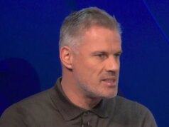 Jamie Carragher vracia úder po obvineniach fanúšikov Man Utd o zaujatosti Arneho Slotu Jamie Carragher