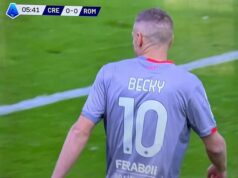 Jamie Vardy si mení meno na tričku na manželku Rebekah: gesto anglického útočníka pre dobrú vec Jamie Vardy mal v nedeľu na chrbte košeľu Cremonese prezývku svojej manželky Rebeky.