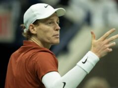 Jannik Sinner povedal, aby platil dane v Taliansku, aby dokázal svoju lojalitu k domovskej krajine v štipľavých komentároch tajomníka odborového zväzu Jannik Sinner počas pohovoru na súde na Paris Masters 2025 (Zdroj: Getty)