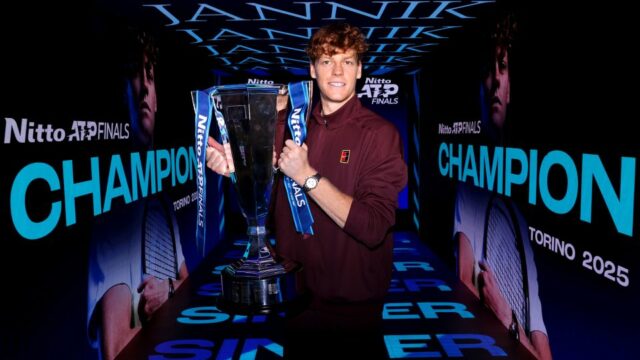 Jannik Sinner prekonal Carlosa Alcaraza v dvoch tesných setoch, aby Sinner hrá v nedeľu Alcaraz. - Valerio Pennicino/Getty Images