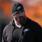 Jason Kelce usporiadal večierok na zadných dverách pred zápasom Philadelphia Eagles' Black Friday