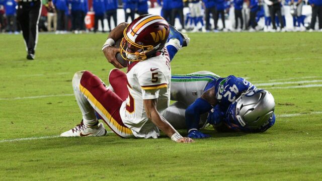 Jayden Daniels utrpel strašné zranenie proti Seahawks Jayden Daniels utrpel strašné zranenie proti Seahawks